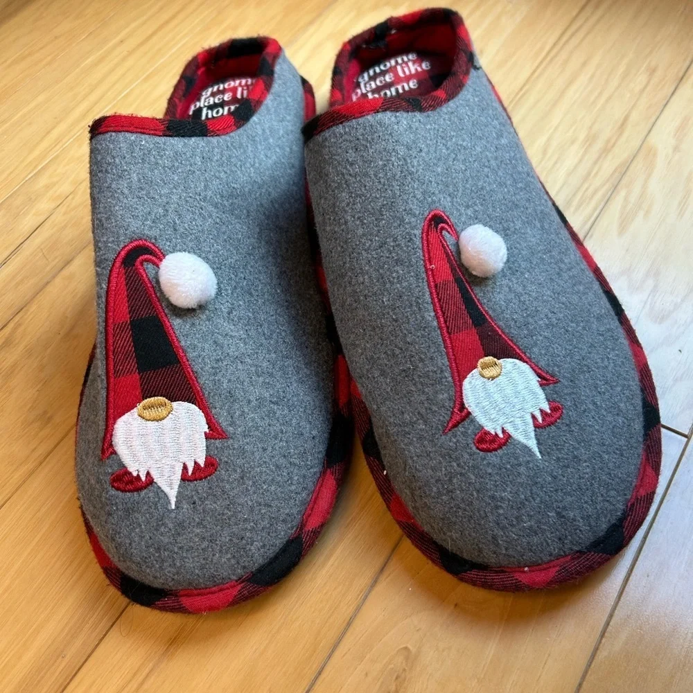 Dakota Gray and Red Men’s Slippers with Gnome Design - Picture 1 of 11